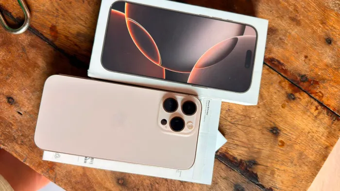 Vendo iPhone 16 pro Max aparelho estado de novo sem Marcas de uso na garantia de fábrica