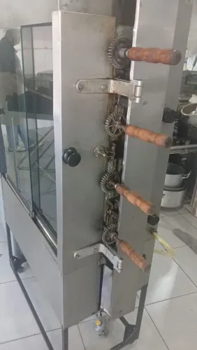 Máquina de assar frango