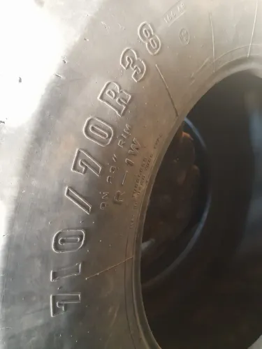 Pneu 710x70R38 usado