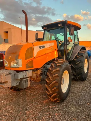 TRATOR VALTRA BM 110