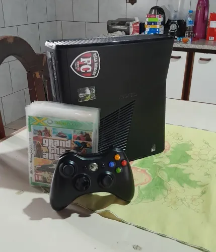 Xbox 360 Slim Desbloqueado + 2 Controles + 19 Jogos - R$ 500