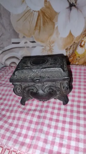 Porta jóias RARÍSSIMA d origem inglesa  estilo rocaille interior aveludado 