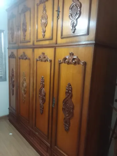 Guarda roupas estilo colonial