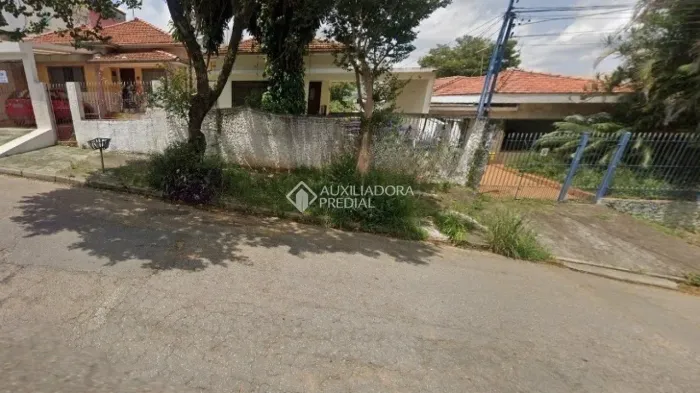 Terreno à venda com casa antiga no Bairro Paraíso, em Santo André, com 500m²