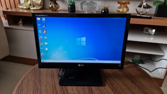 Monitor de Computador (Tela 25cm Altura x 42cm Comprimento)