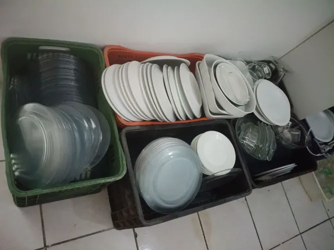 Vendo pratos e outros produtos para restaurante