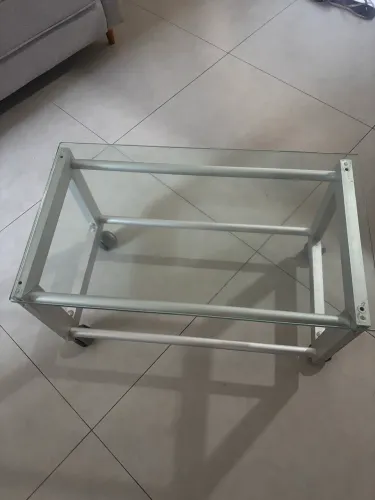 Mesa com tampo de vidro