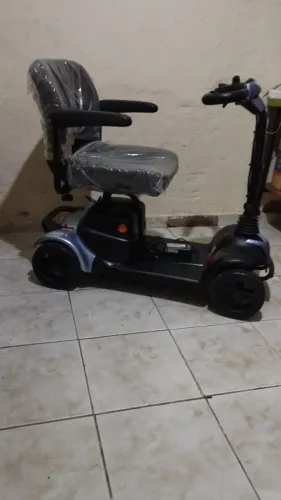 Cadeira de rodas motorizada 