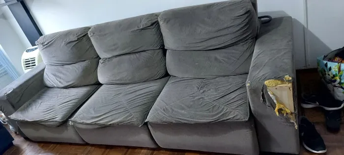 Sofá retrátil 8 lugares (precisa de reforma)