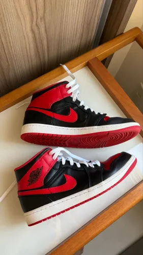 Nike Air Jordan 1 Mid Preto/Vermelho