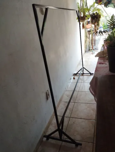 Arara de roupas resistente