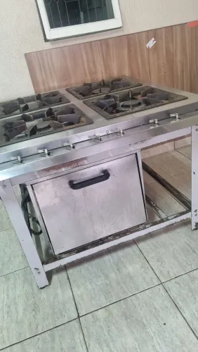 Fogão Industrial 4 Bocas com Forno a Gás