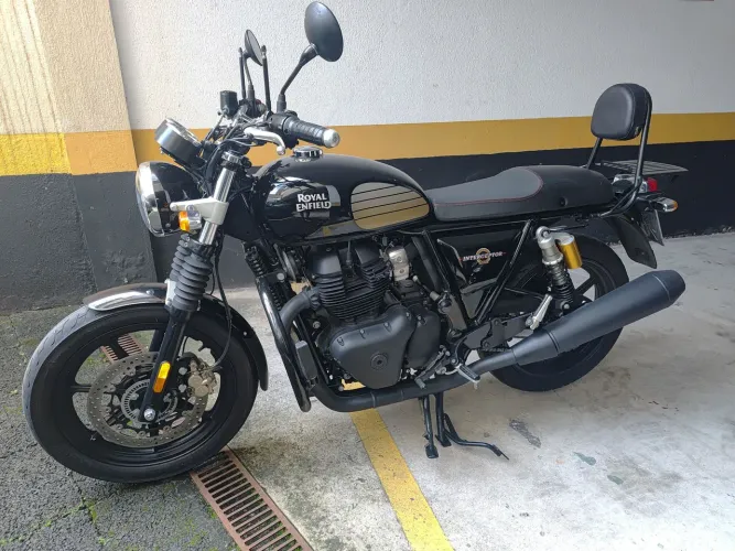Royal Enfield Interceptor 650 Black Ray 2025 | 8.000 km