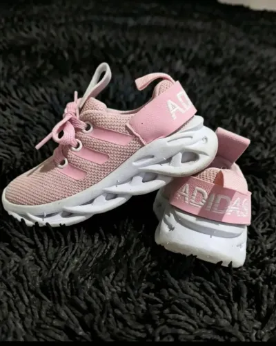 Tênis infantil menina Adidas rosa lindo e confortável n21