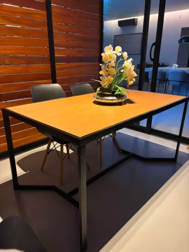 Conjunto Mesa de Jantar + 4 cadeiras - Eames Eiffel Rubi Mobly