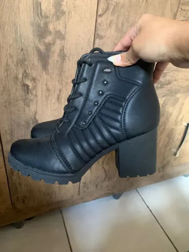 Bota juvenil a venda 