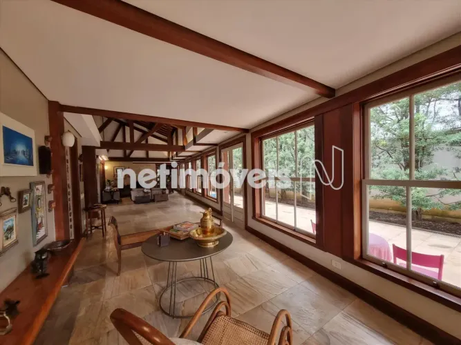 Casa de 363,66 m²; com 4 Quartos e 4 Vagas no Belvedere