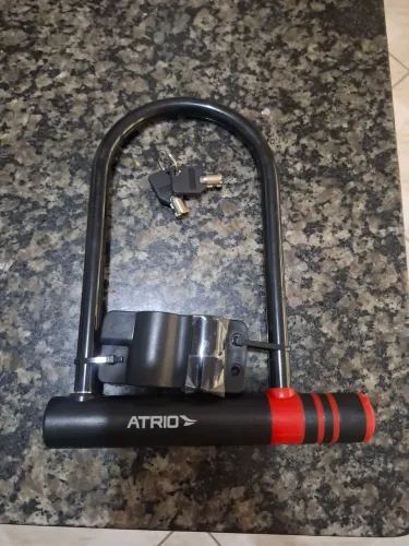 Cadeado tipo U-Lock da marca Átrio, modelo BI083