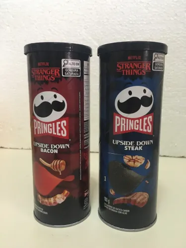 Duas latas vazias Pringles edição limitada