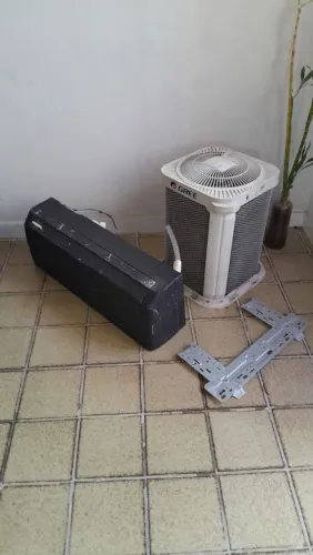 Oportunidade. Split inverter seminova com suporte