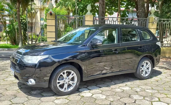 Outlander 2.0 Automática Impecável