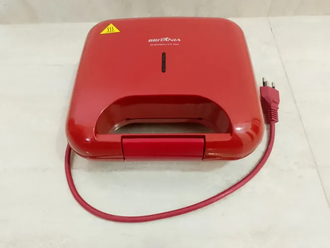Sanduicheira e Grill Toast Britânia BGR01V Vermelho 110v - Sem Uso