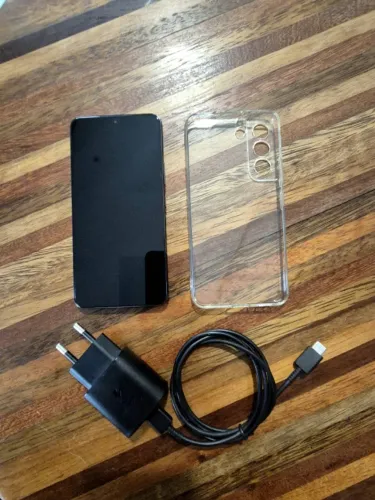 Samsung S22 / 256 Gb em ótimo estado.