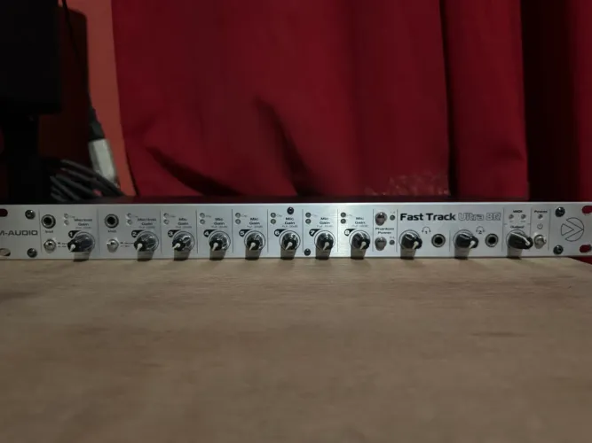 INTERFACE DE ÁUDIO M-AUDIO FAST TRACK ULTRA 8R