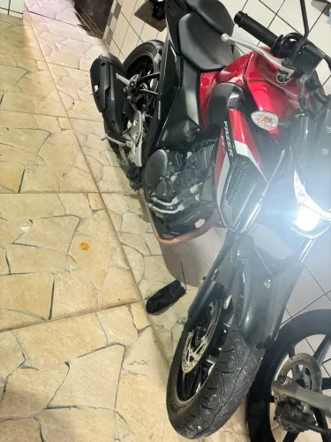 Yamaha Fazer 2023/2024 - Apenas 8.500 km - Moto Nova!