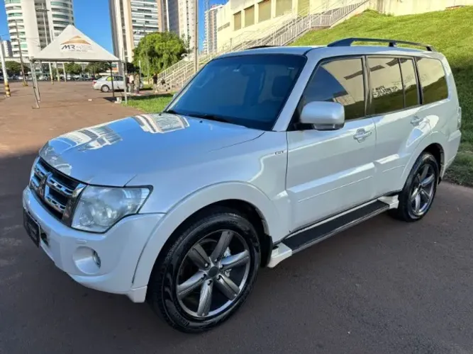 Mitsubishi Pajero HPE Full 3.2 4X4 T.i.dies. 5P AUT 2013