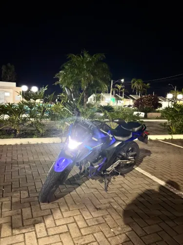 Yamaha FZ25, único dono