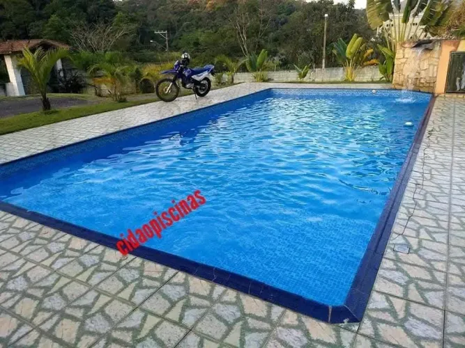 Limpeza de piscina, piscineiro, técnico de piscina, limpeza de água de piscina,