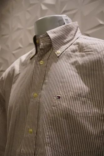Camisa social tommy hilfiger marrom com listras tamanho m