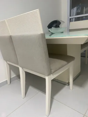 Mesa com 3 cadeiras em Mdf quadrada grande com tampa de vidro 
