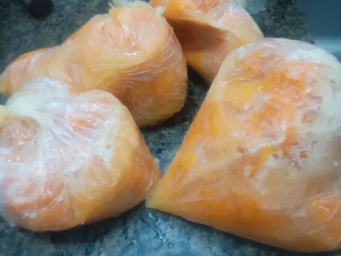 Polpa de fruta Uvaia congelada.
