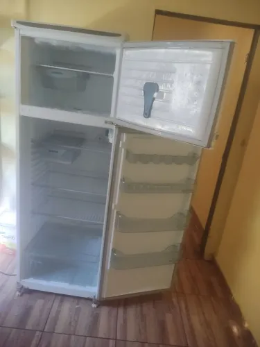 Geladeira usada boa funcionando tudo perfeito