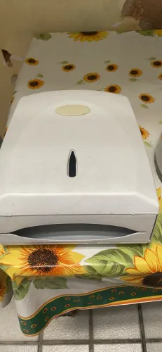 Vendo dois porta guardanapo industrial e um porta toalha industrial para banheiro