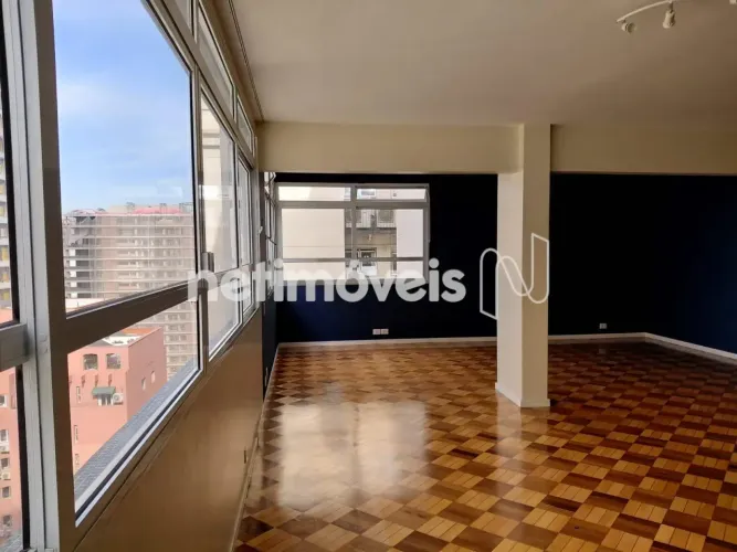 Apartamento de 03 quartos em localização privilegiada no Jardins