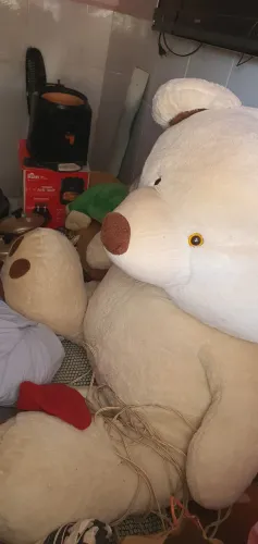 Urso gigante, e passou o dia das crianças, mas a qualquer momento é um presente top.