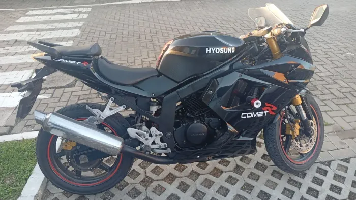 Vendo Comer GT-R 250. 