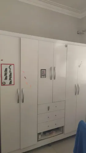 Guarda roupa solteiro com 04 portas e 04 gavetas