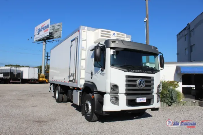 Vw 18-260 com bau refrigerado baixissima km