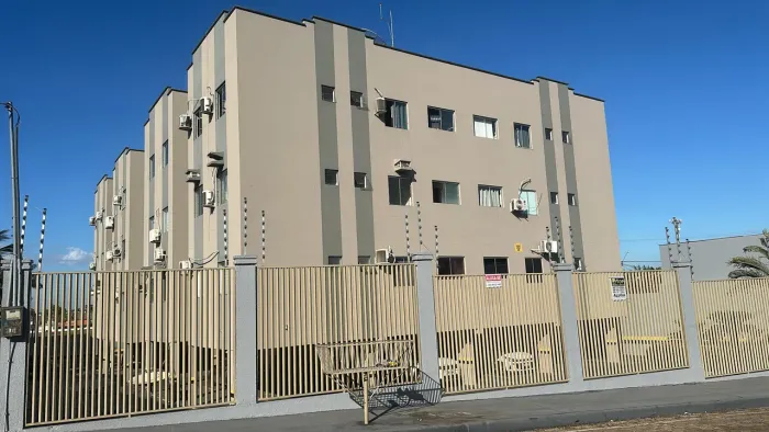 Apartamento: 3 quartos, 2 banheiros. Folha 32