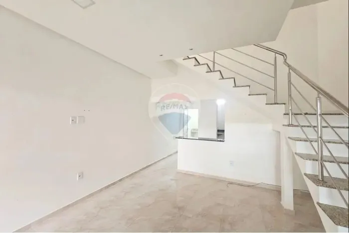 Casa geminada, bairro flores, duplex com 2 suítes e 01 vaga de garagem