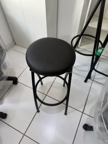 BANQUETA CLIP PRETA PARA ESCRITÓRIO