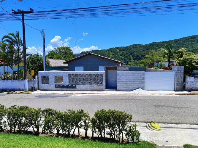 Casa para Locação em Imbituba, Vila Nova, 2 dormitórios, 1 banheiro, 1 vaga