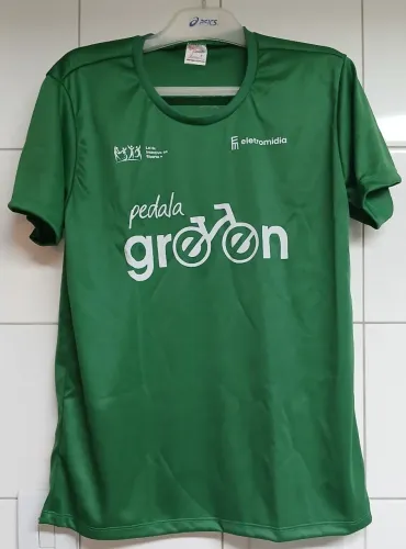 Camiseta de Corrida Dryfit Verde + Sacochila e Garrafa Tamanho G