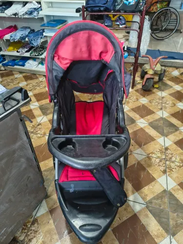 Carrinho de bebê da Love 