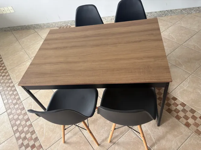 Mesa 4 cadeiras