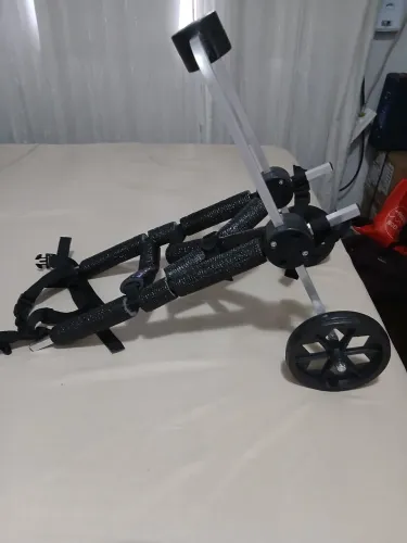 Vendo carrinho pra cachorro deficiente patas traseiras.